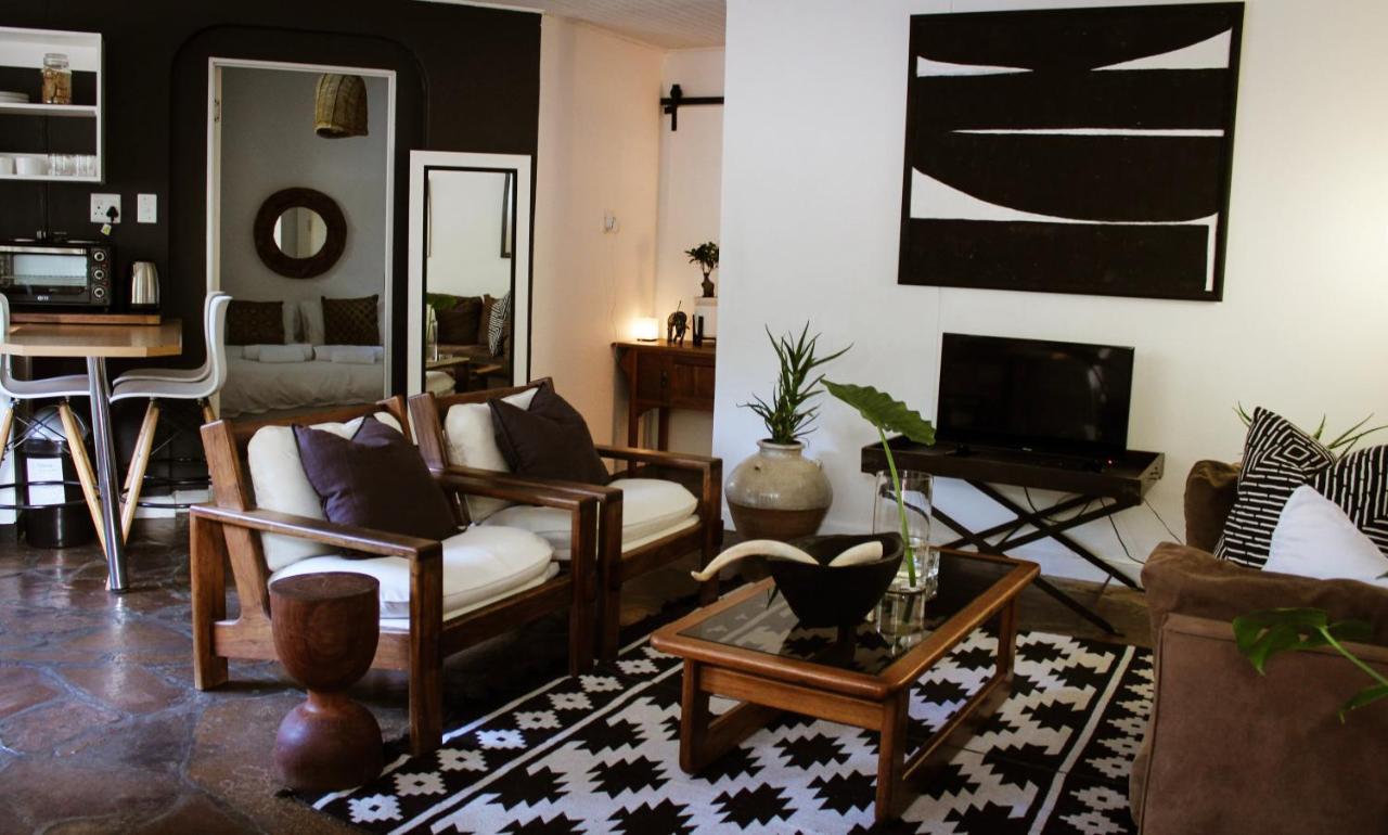 Alluring Self Catering 2 Bedroom Villa At Bokmakierie Villas Windhoek Eksteriør bilde