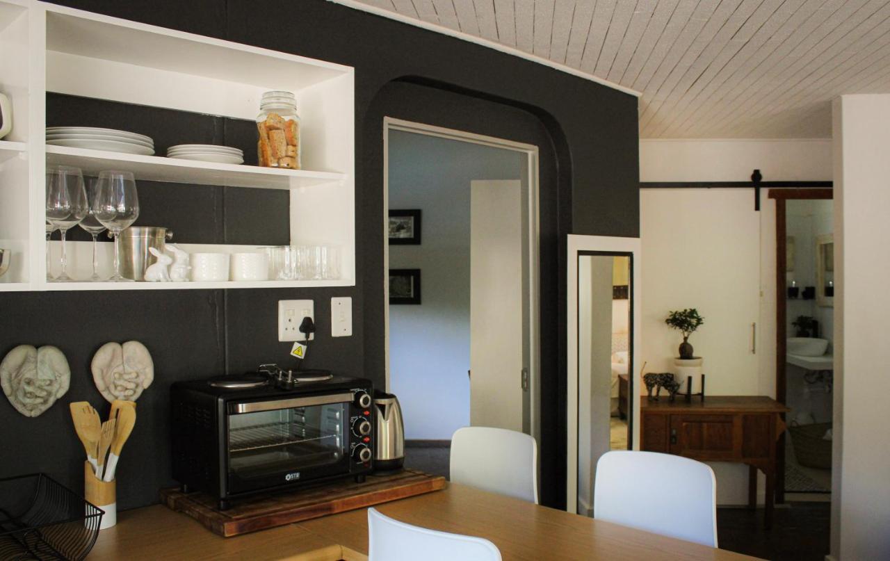 Alluring Self Catering 2 Bedroom Villa At Bokmakierie Villas Windhoek Eksteriør bilde