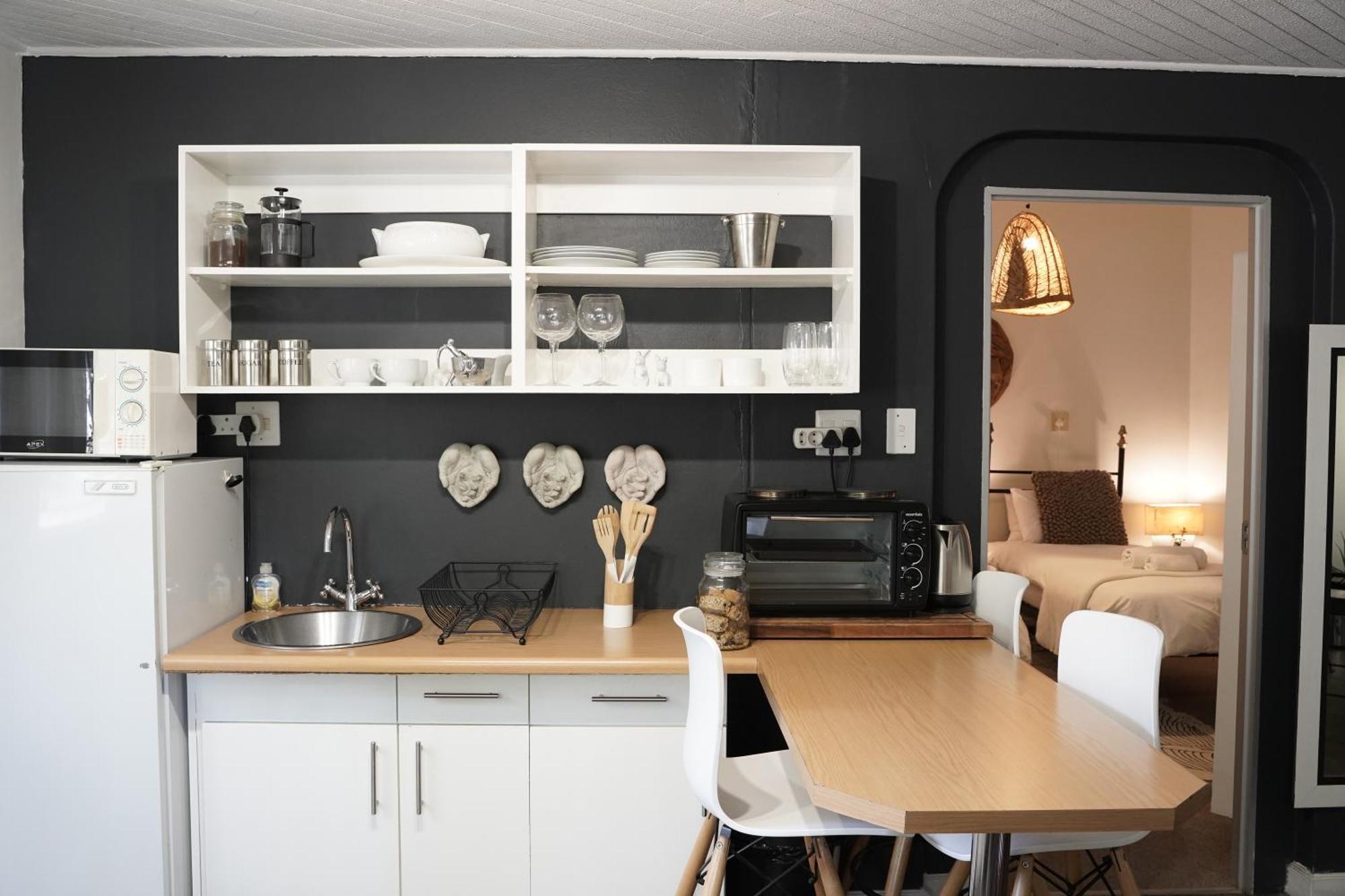 Alluring Self Catering 2 Bedroom Villa At Bokmakierie Villas Windhoek Eksteriør bilde